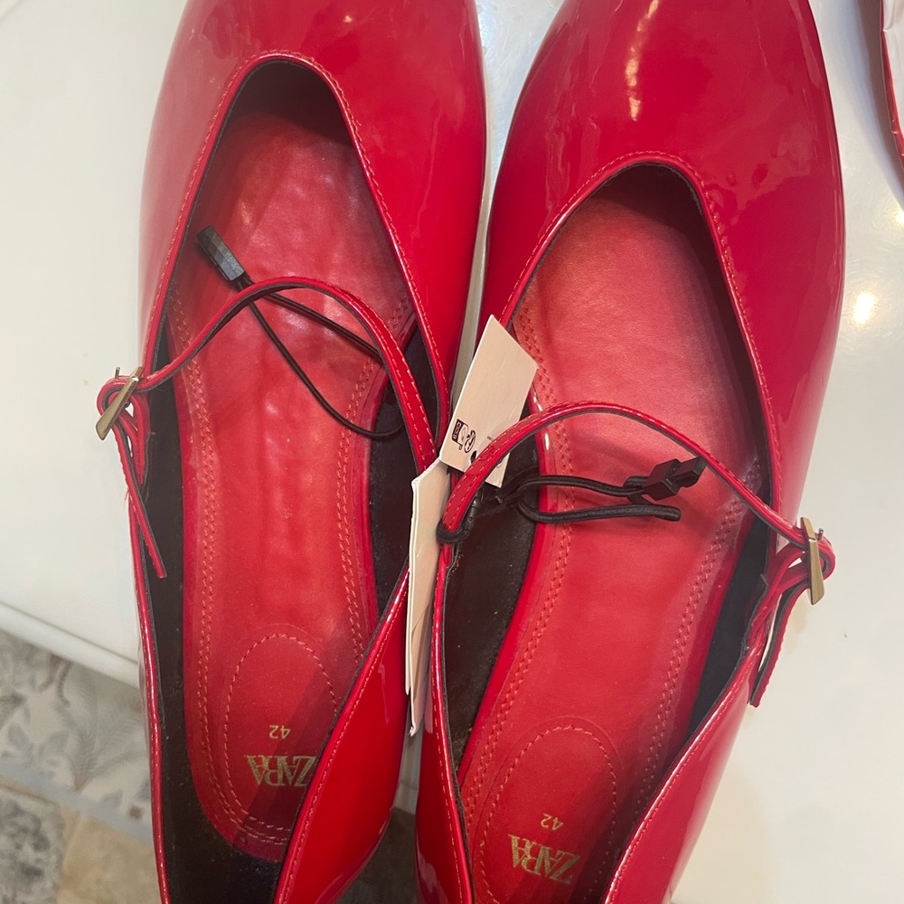 Zara‎ Glossy Red Flats - Picture 8 of 10